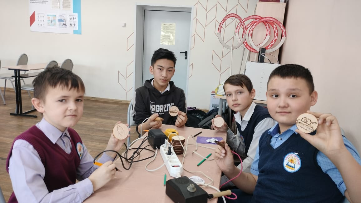 Мастер-класс: «Технология работы 3D-ручкой» и «Выжигание по дереву».