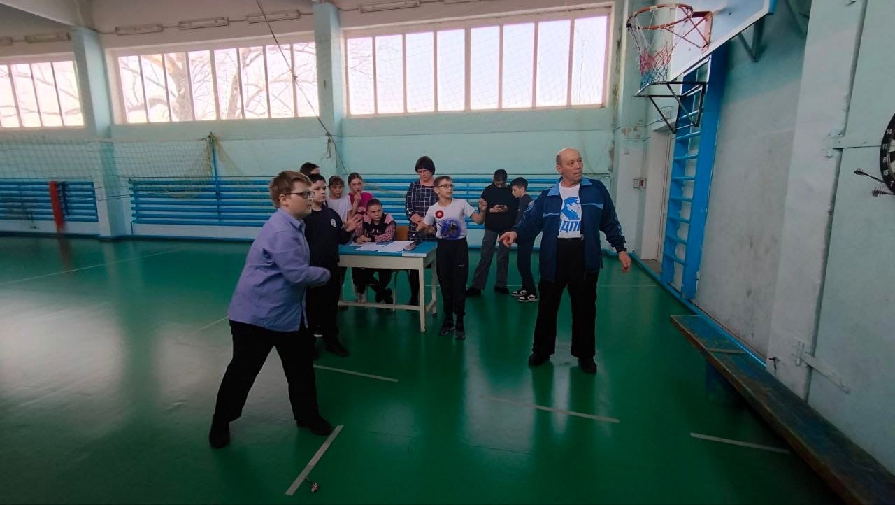 Соревнования по дартсу.