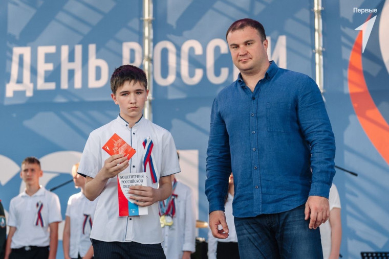 Вручение паспортов.