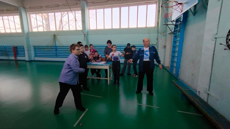 Соревнования по дартсу.